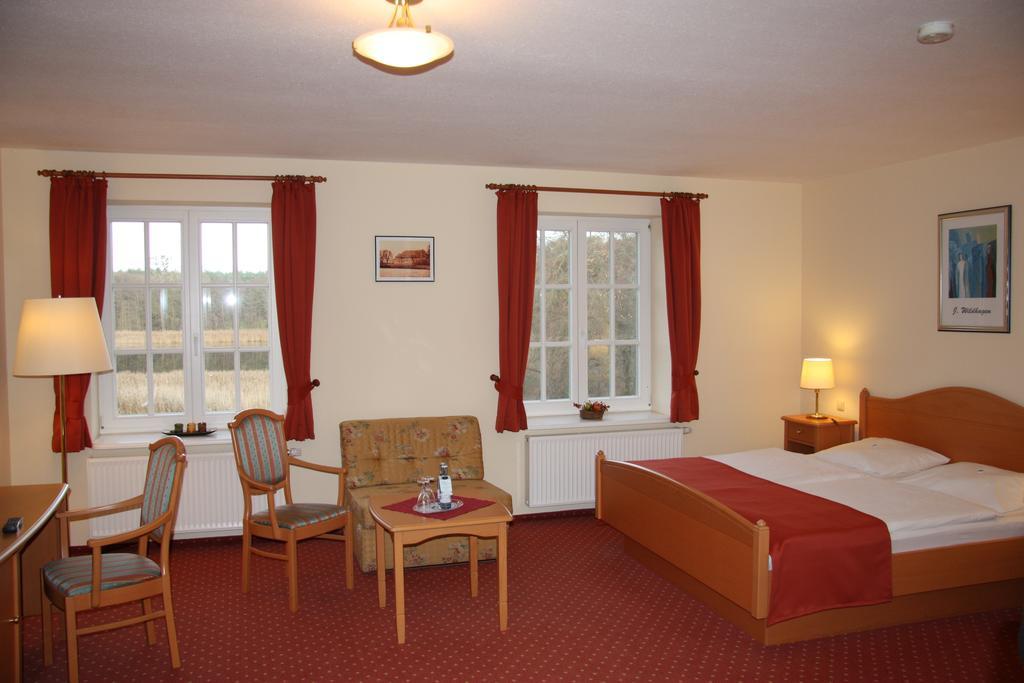 Altes Gutshaus-Federow Hotel Екстериор снимка