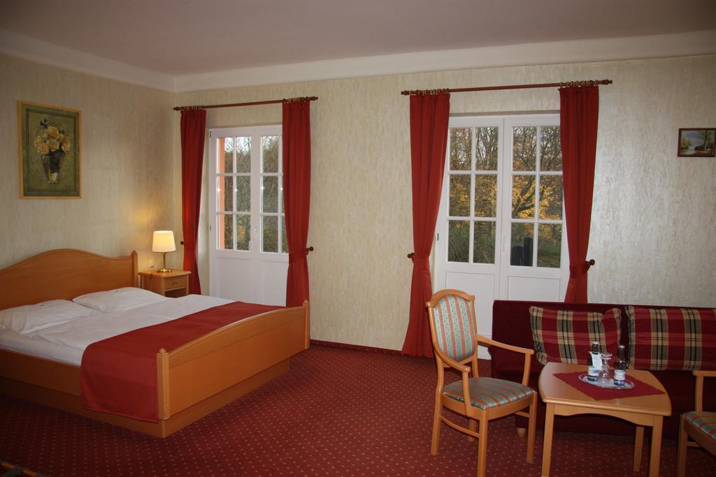 Altes Gutshaus-Federow Hotel Екстериор снимка