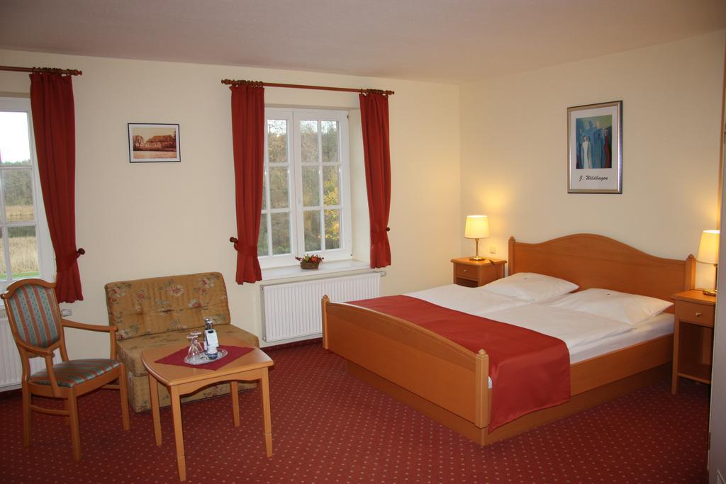 Altes Gutshaus-Federow Hotel Екстериор снимка