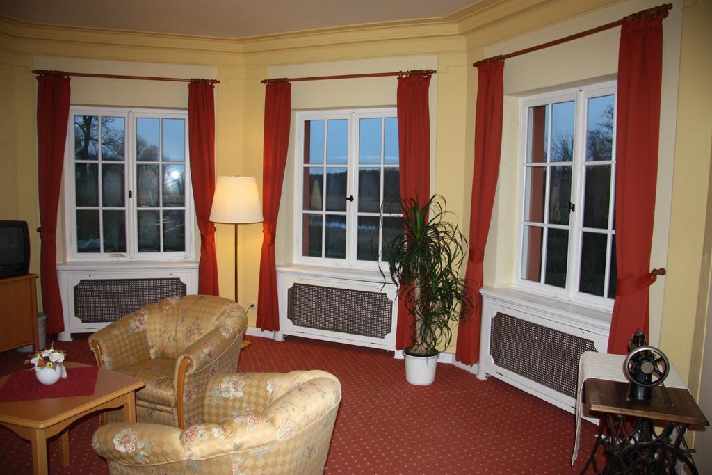 Altes Gutshaus-Federow Hotel Екстериор снимка