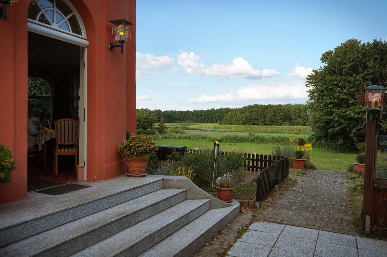 Altes Gutshaus-Federow Hotel Екстериор снимка